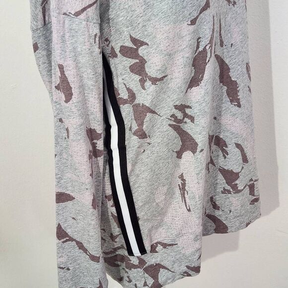 Calvin Klein Gray Athletic Tee Size Medium Gray and Pink Print Long Sleeve Tee - Picture 4 of 8